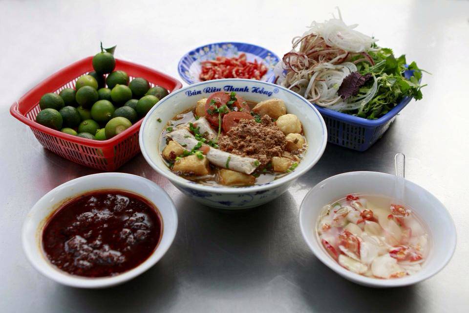 7 quán bún đầy ắp riêu vừa ngon vừa rẻ khỏi chê ở Hà Nội - 11