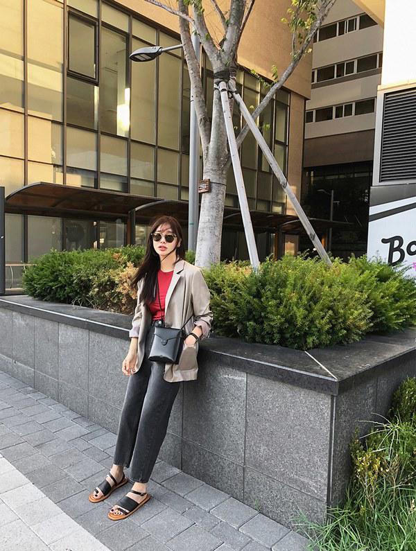 Áo len không được áo cộc không xong, nhất định diện áo blazer theo 2 combo này ngày trở gió - 5