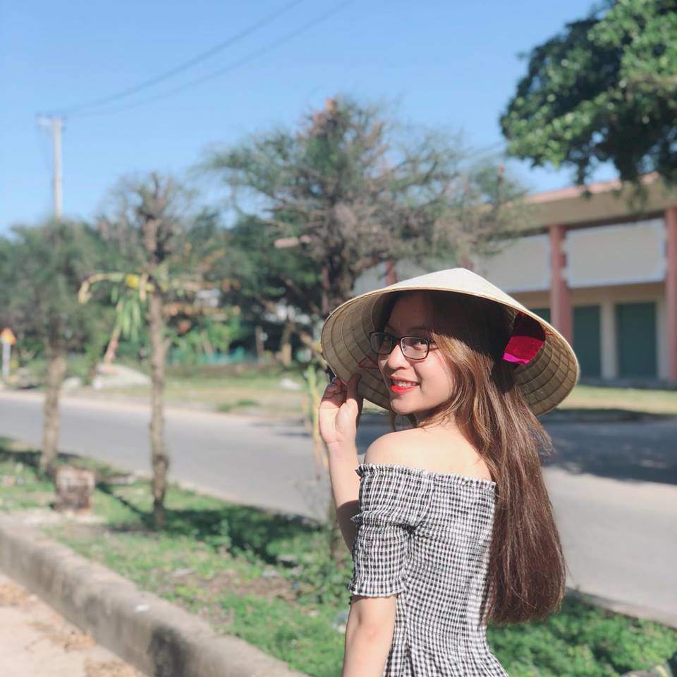 Gây amp;#34;bãoamp;#34; vì đăng ảnh diện váy cưới xẻ ngực, bạn gái Quang Hải vẫn bị chê điều này - 7