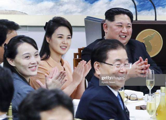 Không chỉ tinh tế, vợ ông Kim Jong-un còn khiến chị em ngưỡng mộ vì điều này - 1