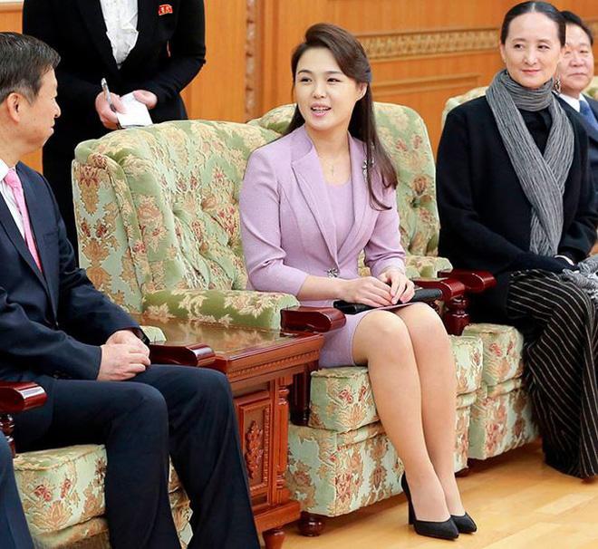 Không chỉ tinh tế, vợ ông Kim Jong-un còn khiến chị em ngưỡng mộ vì điều này - 4