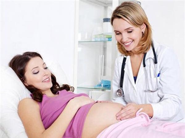 Mẹ bầu bụng to nhanh đột ngột, coi chừng đa ối - 1