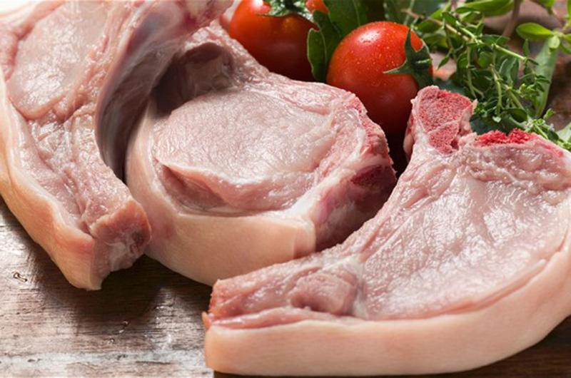 Ngoài ra, trong protit hòa tan có acid glutamic và các thành phần khác, mất đi những chất này sẽ ảnh hưởng đến hương vị của thịt lợn. Vì vậy nên dùng nước lạnh rửa sạch thịt.
