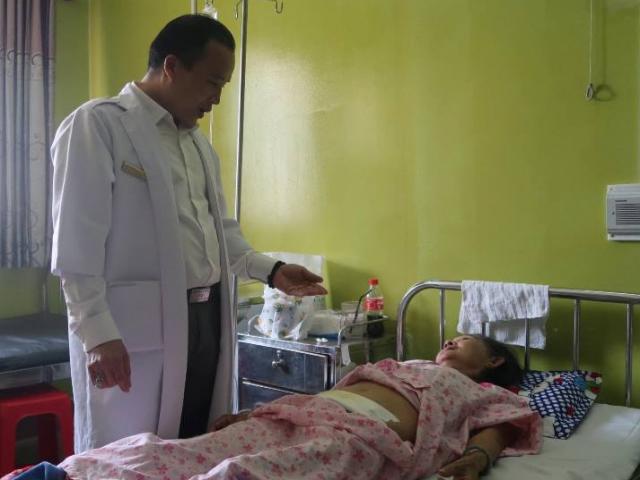 Không thể đi vệ sinh nhiều ngày, nữ bệnh nhân đi khám phát hiện vật lạ ở buồng trứng
