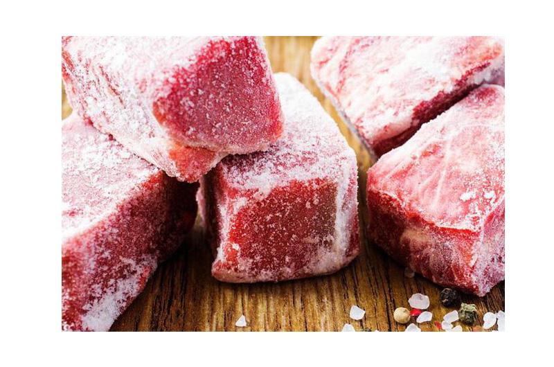 Theo các chuyên gia y tế của Bộ Nông nghiệp Mỹ khuyến cáo: Không nên giữ các loại thịt gia cầm, và nhất là thủy sản còn sống trong ngăn lạnh (ngăn mát) quá 2 ngày.
