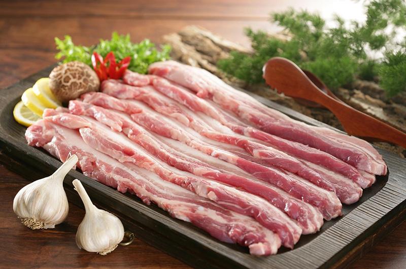Trong mô cơ thịt lợn và mô mỡ chứa đại lượng protein, ví dụ như protit hòa tan và protit ngưng tụ. Khi nước nóng thâm nhập vào thịt lợn, đại lượng protit hòa tan sẽ mất đi.


