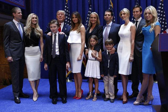Nhan sắc Ái nữ được ông Trump yêu quý nhất: Mẹ 3 con xinh đẹp, quyền lực vạn người mê - 1