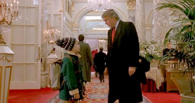 Khán giả lại phát sốt với chuyện xưa 27 năm của Donald Trump và cậu bé Ở nhà một mình - 1