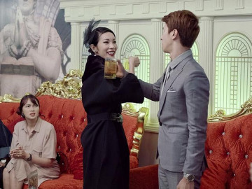 Uống bia "giao bôi" cùng "sếp lố" Xuân Lan, bạn trai Á hậu Phương Nga say bất tỉnh nhân sự