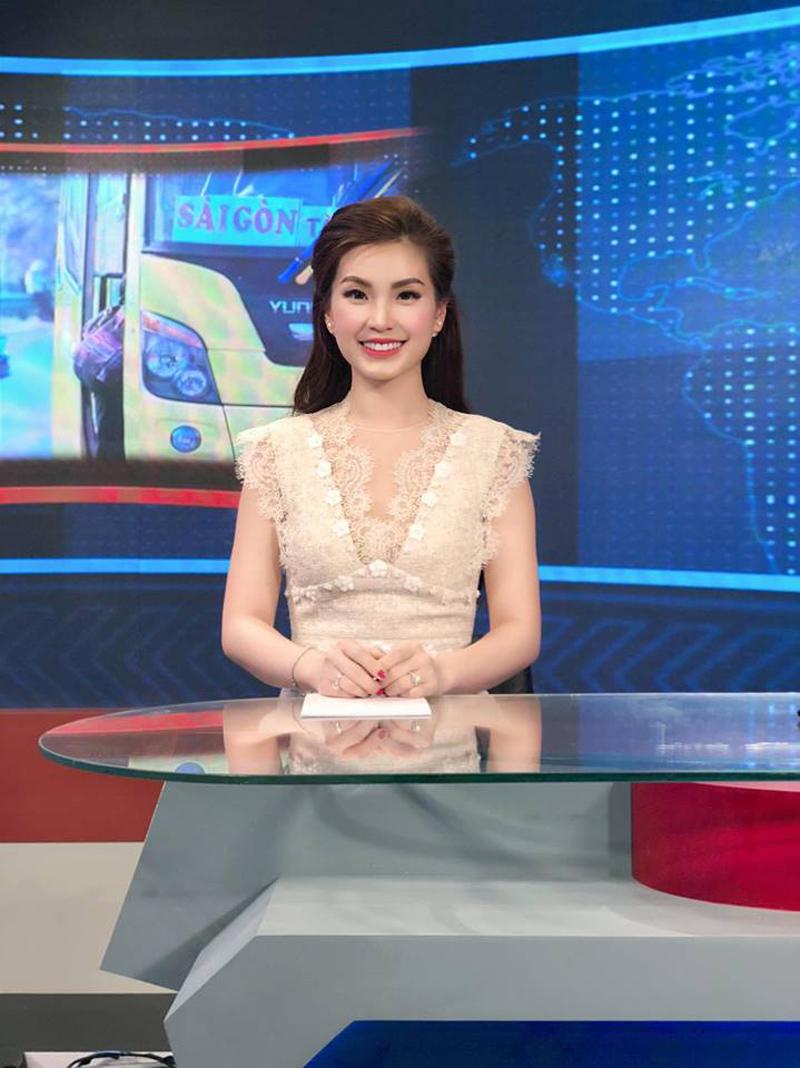 Với khả năng hoạt ngôn, sự nhạy bén của mình, Diễm Trang nhanh chóng khẳng định được tên tuổi trong giới BTV truyền hình của VTV. Không những thế, bà mẹ 1 con còn khiến người xem thích thú vì những bộ cánh tinh giản nhưng thời thượng. 

