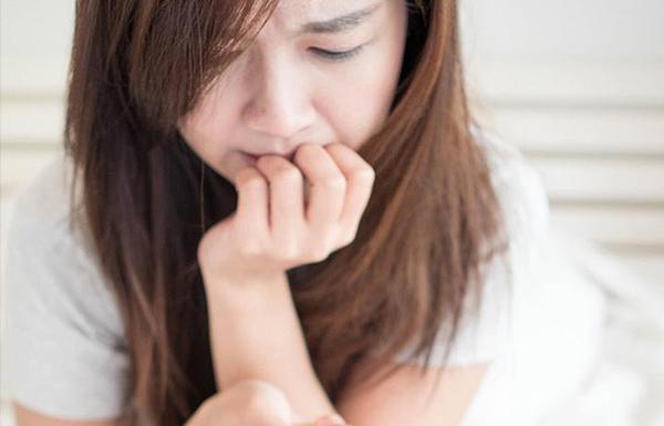 bi chong bo sau 1 nam cuoi, nu bac si khoc toang trong phong kham, nguyen nhan that su la... - 2