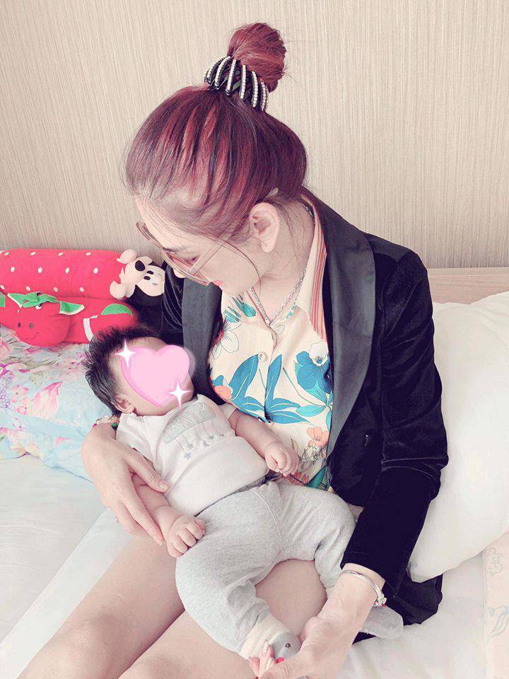 chi tien ty de co con, lam khanh chi hanh phuc khi be 5 thang da lam duoc dieu nay! - 4