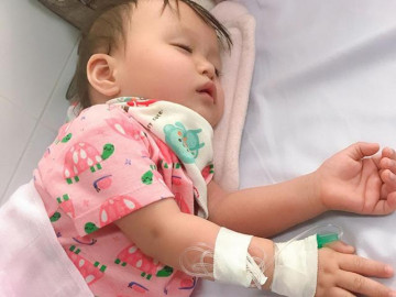 Con 11 tháng mắc sởi, mẹ Thanh Hóa chủ quan tưởng sốt mọc răng khiến bé biến chứng nặng