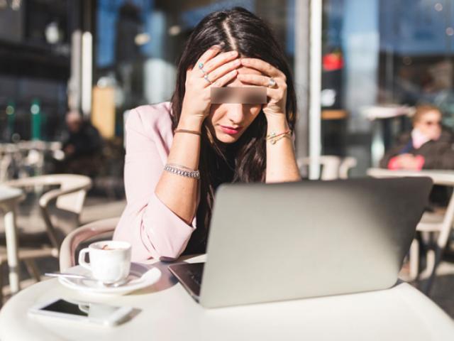 Xem máy tính của chồng, vợ chết đứng khi thấy ảnh khỏa thân của chị gái ruột