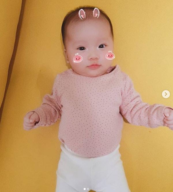 Nghi JustaTee trang điểm mắt cho con gái 5 tháng, dân mạng nói gay gắt - 6