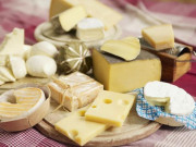 Xem ăn chơi - Soi cận cảnh quy trình làm phô mai ngon nhất thế giới