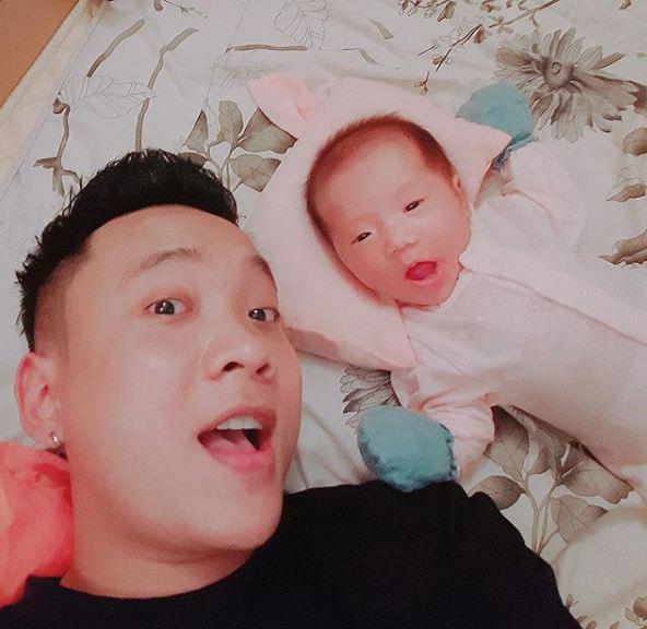 Nghi JustaTee trang điểm mắt cho con gái 5 tháng, dân mạng nói gay gắt - 8