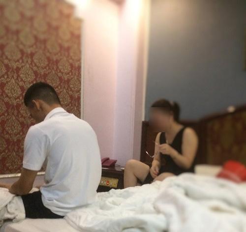 Tin tức 24h: Cô giáo bị chồng tố vào khách sạn với nam sinh lớp 10 lên tiếng - 1