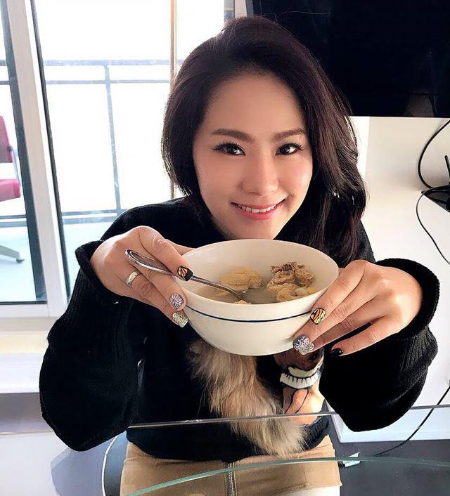 Lương Bích Hữu lộ vóc dáng tròn trĩnh, gương mặt amp;#34;lão hóa ngượcamp;#34; sau thời gian dài ở ẩn - 9