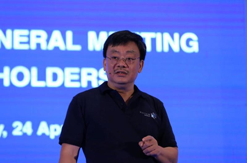 Hiện nay cá nhân ông Quang cũng nắm giữ khoảng 9,5 triệu cổ phiếu Techcombank (252 tỷ đồng), và trên cương vị đại diện cho tập đoàn sở hữu 524,3 triệu cổ phiếu nhà băng này với giá trị tương đương 14 nghìn tỷ đồng.


