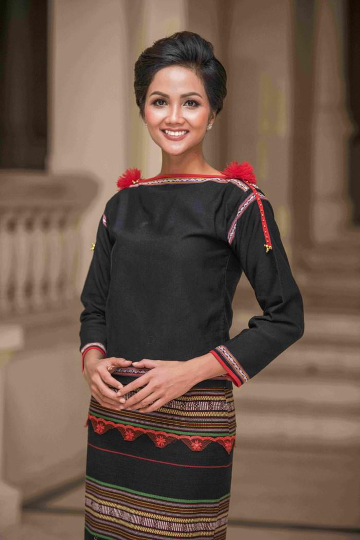 Dù là Hoa hậu đẹp nhất thế giới, Hamp;#39;Hen Niê cũng từng amp;#34;đầu hàngamp;#34; với những kiểu tóc này - 11