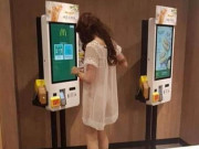 Tin tức - Cô gái đi mua đồ với chiếc váy mỏng tang như màn tuyn, nhìn thấu cả nội y