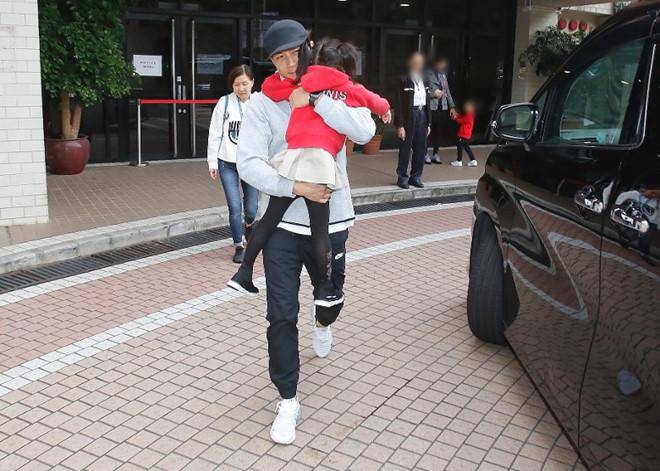 Ngôi sao 24/7: Không chồng, không con cái, amp;#34;biểu tượng gợi cảmamp;#34; Hong Kong xuất gia đi tu - 6