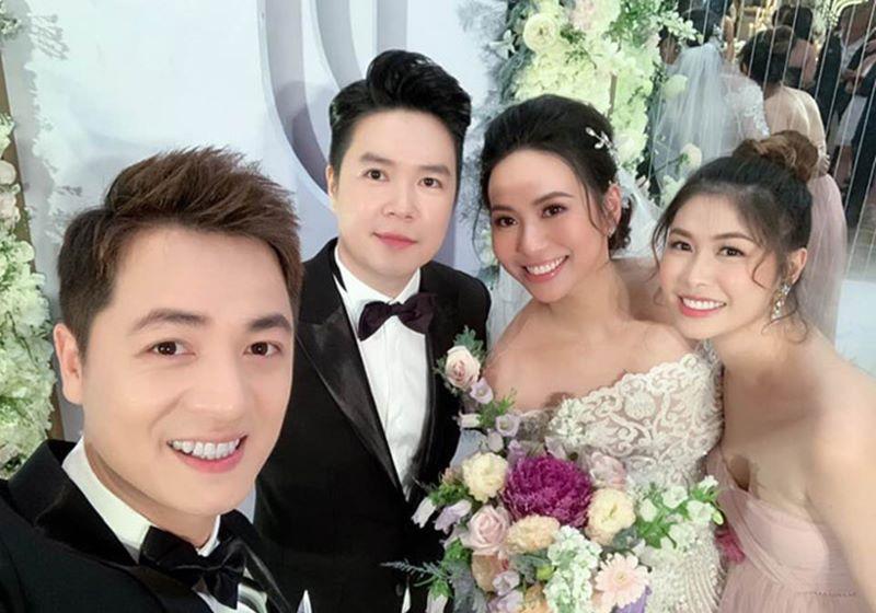 Vào khoảng giữa tháng 1 vừa qua, ca sĩ Lê Hiếu đã tổ chức hôn lễ với bà xã Thu Trang.
