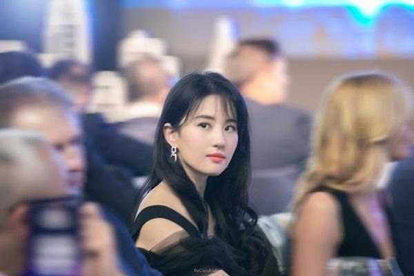 10 năm qua, Lưu Diệc Phi hết lần này đến lần khác khiến khán giả amp;#34;hết hồnamp;#34; - 13