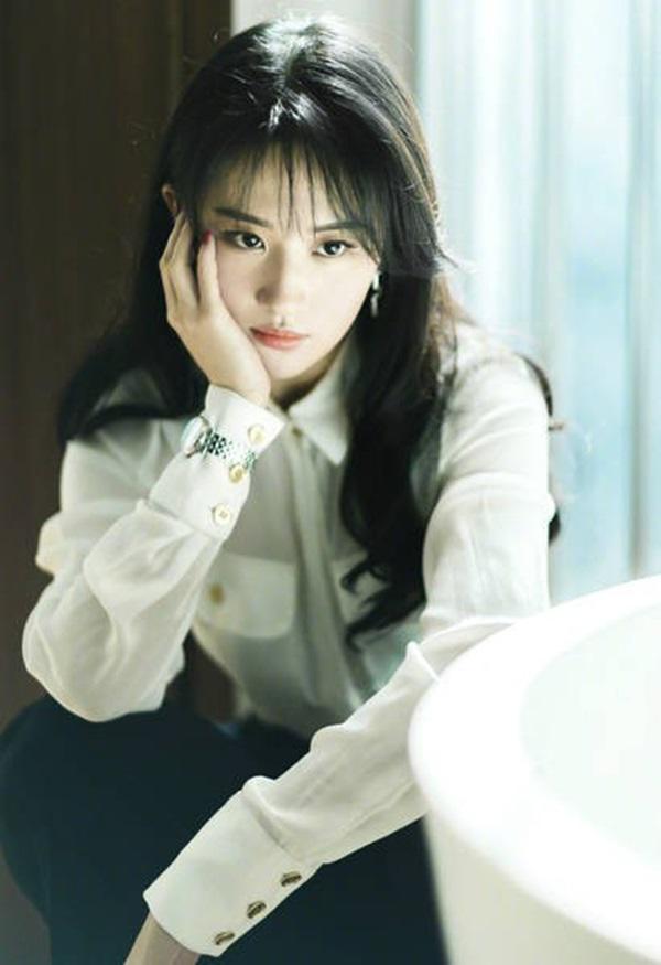 10 năm qua, Lưu Diệc Phi hết lần này đến lần khác khiến khán giả amp;#34;hết hồnamp;#34; - 7