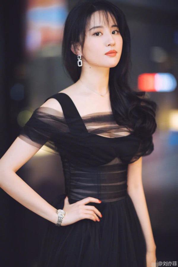10 năm qua, Lưu Diệc Phi hết lần này đến lần khác khiến khán giả amp;#34;hết hồnamp;#34; - 11