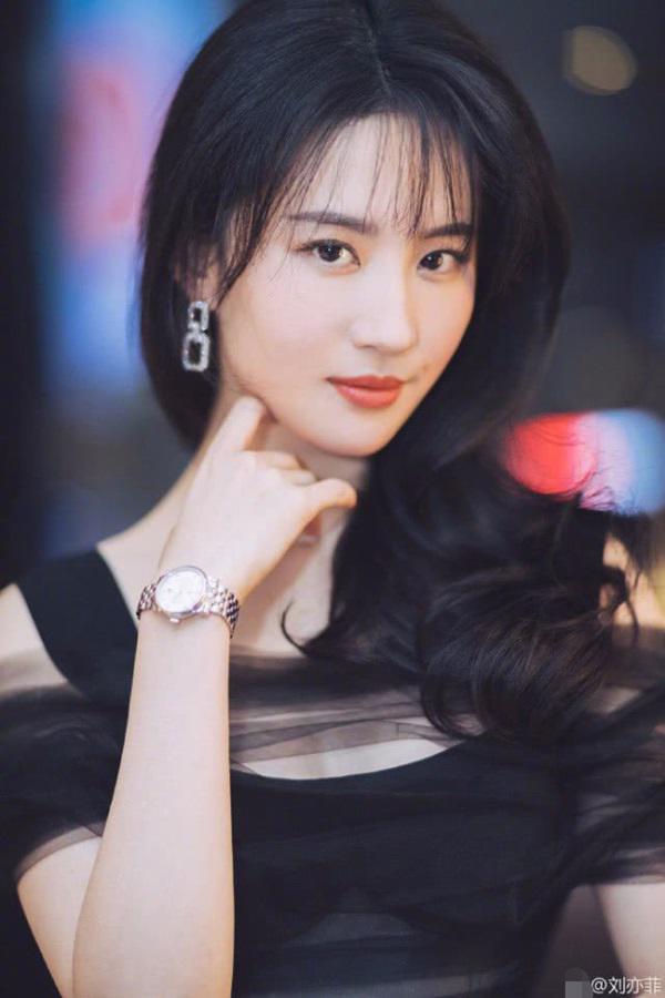 10 năm qua, Lưu Diệc Phi hết lần này đến lần khác khiến khán giả amp;#34;hết hồnamp;#34; - 12
