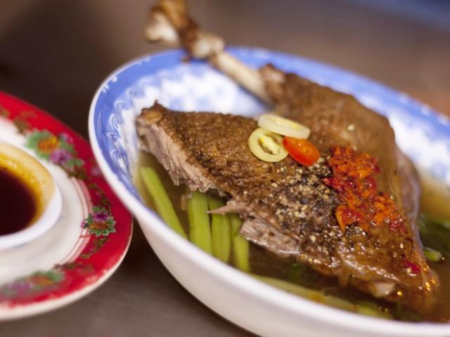 Tiệm mì 88.000 đồng một tô, khách vẫn nườm nượp xếp hàng chờ