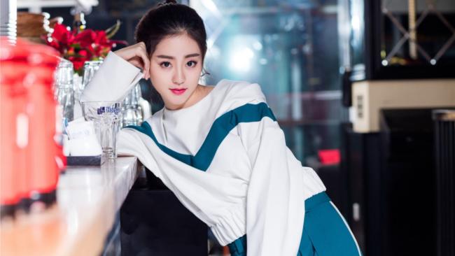 Thân phận khó tin của Chu Chỉ Nhược 2019: Ám ảnh nhan sắc, cướp amp;#34;tình đầuamp;#34; của Dương Mịch - 4