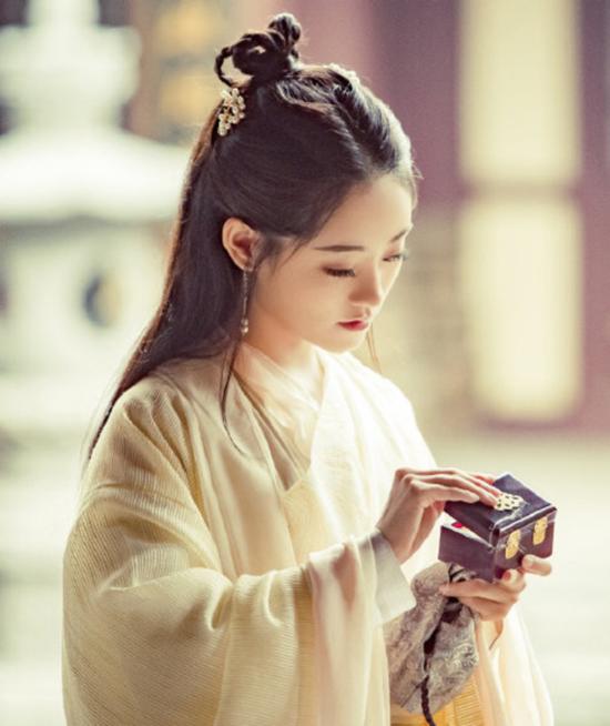 Thân phận khó tin của Chu Chỉ Nhược 2019: Ám ảnh nhan sắc, cướp amp;#34;tình đầuamp;#34; của Dương Mịch - 10