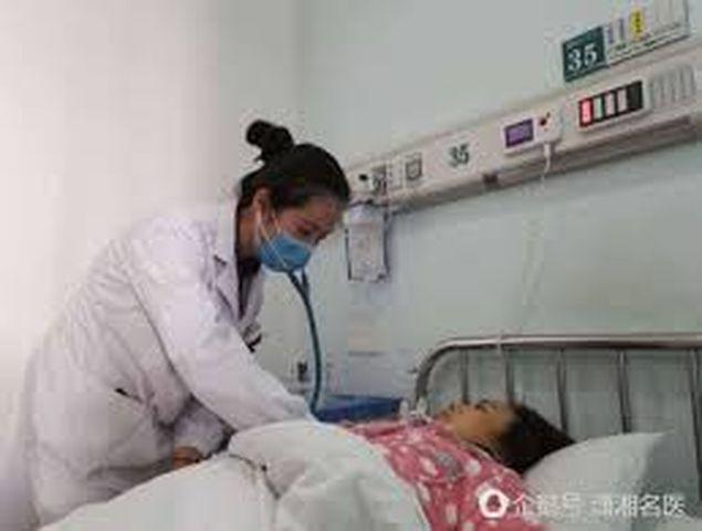 nguoi phu nu bi nhoi mau co tim, gan mat mang chi vi an nhieu thuc pham nay - 2