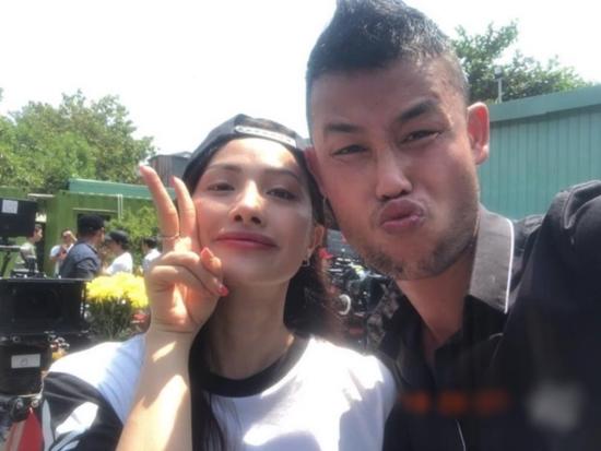 Tình mới tin đồn Hiệp Gà sau ly hôn vợ 3: amp;#34;Đệ tửamp;#34; Ngô Thanh Vân, không ngại cảnh nóng - 1