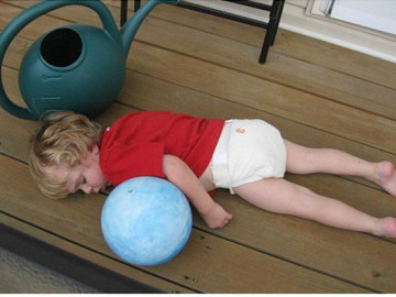 Cười ngất với những hành động khó đỡ của trẻ nhỏ