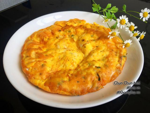 Trứng chiên tôm đơn giản, nhanh gọn mà ăn với cơm bao nhiêu cũng hết