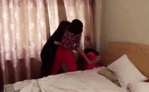 Bị chồng tố vào khách sạn với nam sinh lớp 10, cô giáo nói chồng dùng clip khống chế - 1