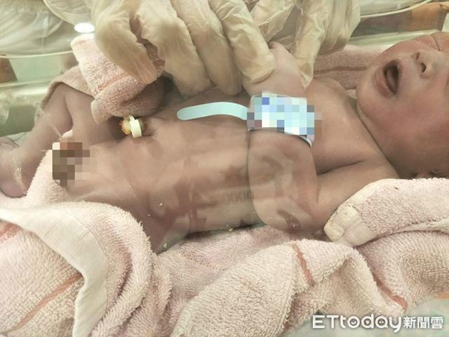 Nhờ chồng chụp bức ảnh đầu đời của con, nào ngờ lại ra khoảnh khắc đáng amp;#34;xấu hổamp;#34; này - 1