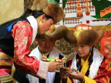 Kỳ lạ nơi phụ nữ có thể qua đêm với bất kì người đàn ông nào mình muốn