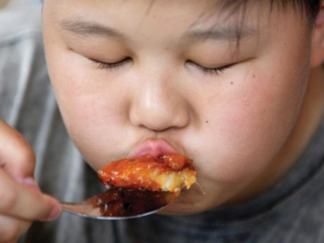 Trẻ nhỏ mắc đái tháo đường vì những sai lầm này của cha mẹ