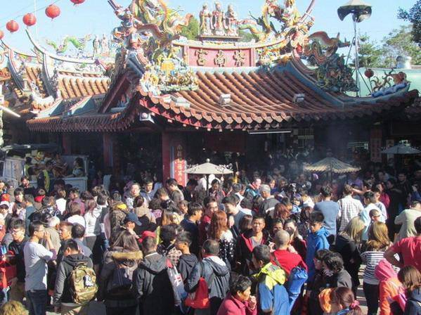 Ngôi chùa amp;#34;hào phóngamp;#34; nhất thế giới, người dân túng thiếu có thể đến vay tiền - 2