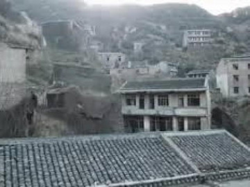 Ghé thăm ngôi làng ma nằm giữa biển