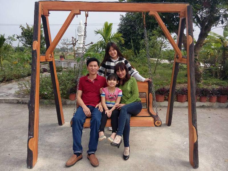 2 cô con gái của vợ chồng Lê Thị Dần đang tuổi ăn tuổi lớn, tất cả đều trông chờ nguồn thu của chị nhưng cả hai vẫn tâm đầu ý hợp.
