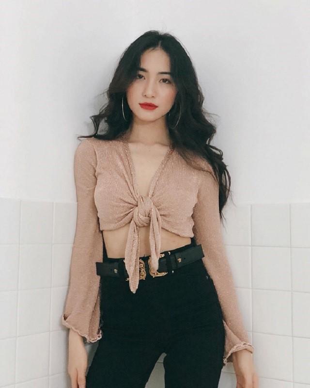 Bộ sưu tập áo chỉ bằng 1 gang tay cực gợi cảm của Elly Trần và dàn mỹ nhân Việt - 8
