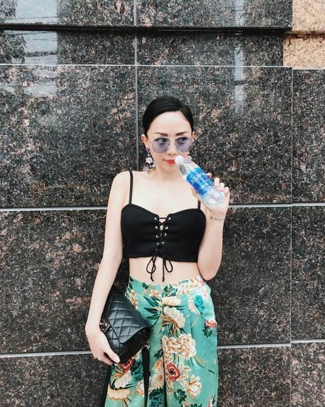 Bộ sưu tập áo chỉ bằng 1 gang tay cực gợi cảm của Elly Trần và dàn mỹ nhân Việt - 5