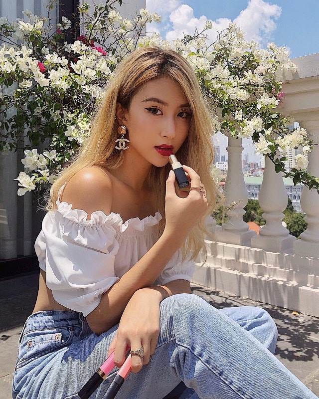 Bộ sưu tập áo chỉ bằng 1 gang tay cực gợi cảm của Elly Trần và dàn mỹ nhân Việt - 10