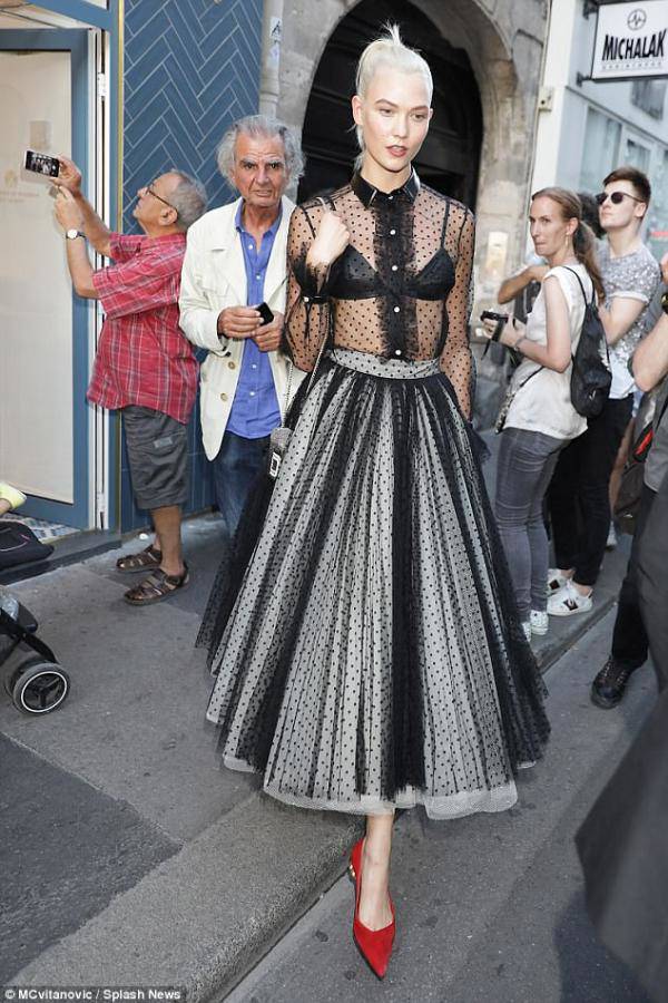 Bộ sưu tập váy trong suốt của nàng amp;#34;chị em bạn dâuamp;#34; con gái Tổng thống Trump - 10